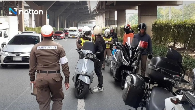 Thái Lan tăng 4 lần mức phạt không đội mũ bảo hiểm- Ảnh 1.