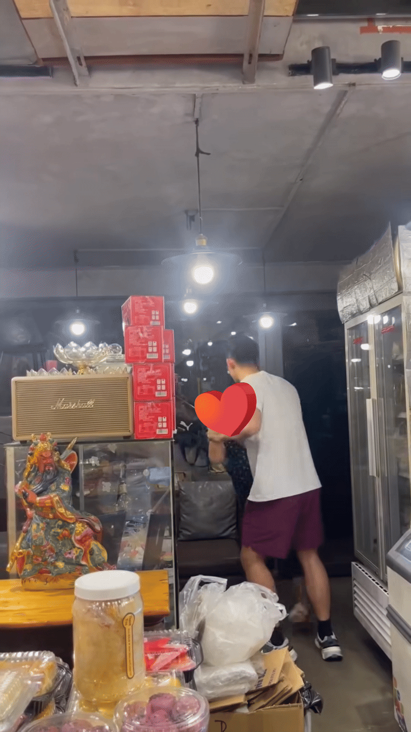 Clip 7p cãi nhau um sùm của diễn viên Trọng Nhân và chủ tiệm bánh bò: Phát hiện 1 chi tiết lạ gây bàn tán- Ảnh 1.
