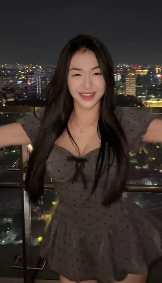 Trần Hà Linh hút triệu view với clip mới, anh em game thủ bị cuốn theo từng điệu