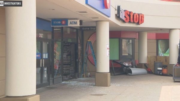 GameStop Một Lần Nữa Trở Thành Tâm Điểm Với Vụ Cướp Cửa Hàng Rạng Sáng 28 GameStop Một Lần Nữa Trở Thành Tâm Điểm Với Vụ Cướp Cửa Hàng Rạng Sáng 080725 gamestopsmash clean gpysjpg