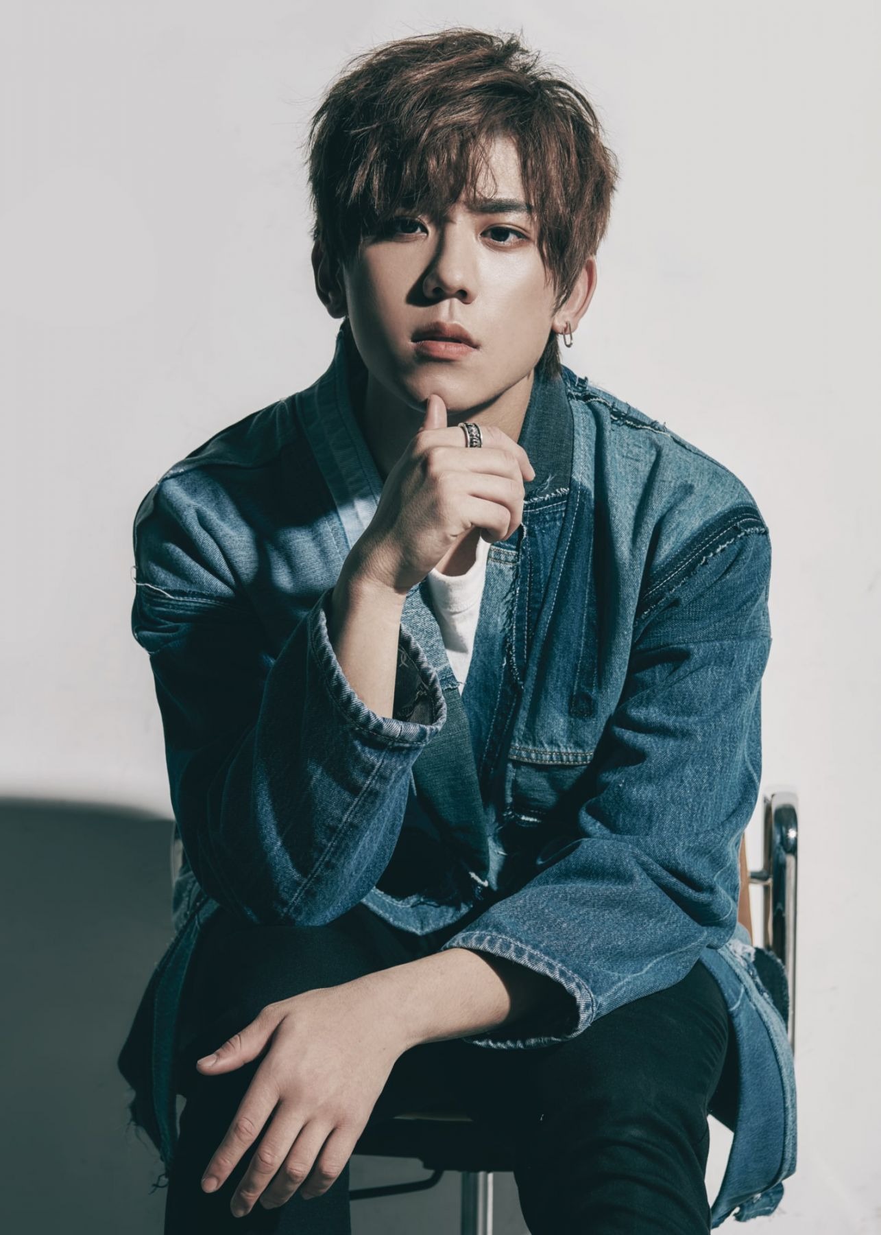 Nam ca sĩ đình đám rơi xuống biển, nghi vấn tự tử- Ảnh 4.