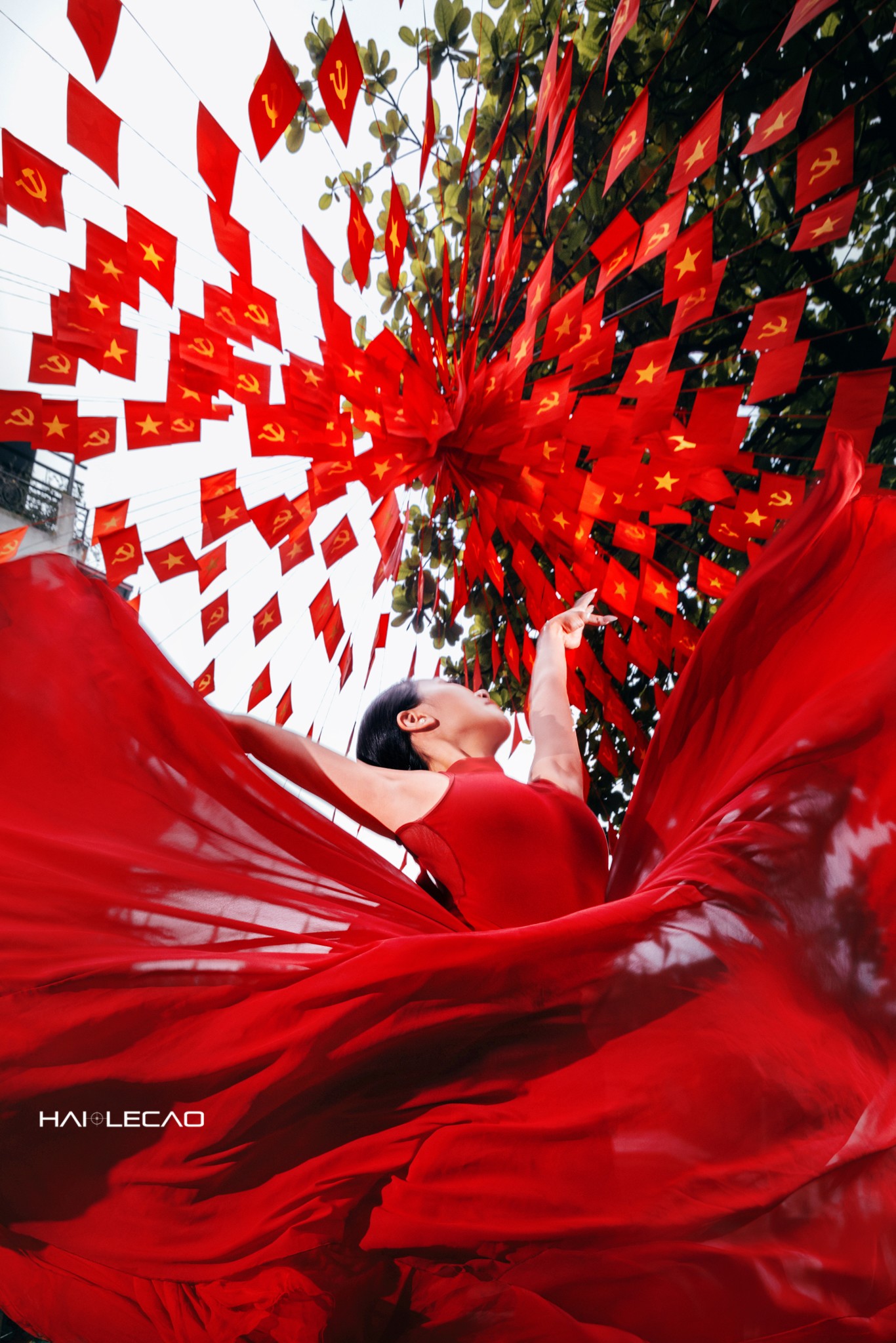 Vũ công ballet bay bổng trên những góc phố xưa Hà Nội - 2