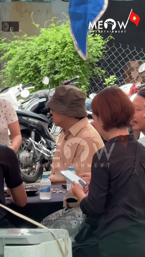 Tang lễ diễn viên Ngọc Trinh: NS Thành Lộc - Việt Hương đến tiễn biệt, dàn sao gửi hoa chia buồn- Ảnh 1. Tang lễ diễn viên Ngọc Trinh: NS Thành Lộc - Việt Hương đến tiễn biệt, dàn sao gửi hoa chia buồn- Ảnh 1.