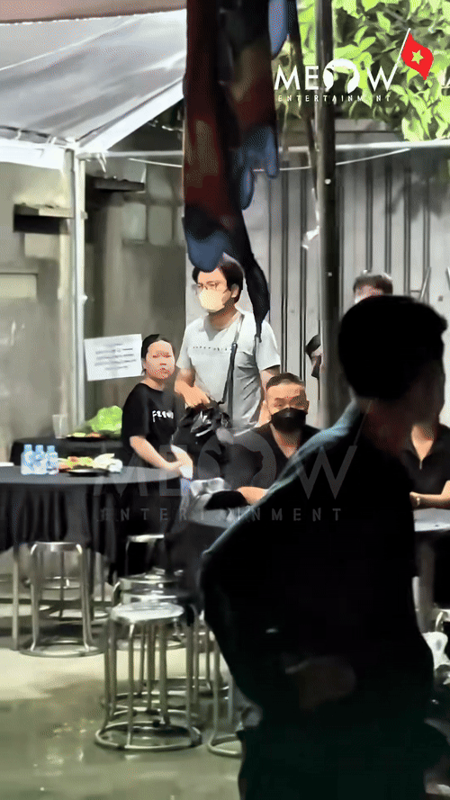 Tang lễ diễn viên Ngọc Trinh: NS Thành Lộc - Việt Hương đến tiễn biệt, dàn sao gửi hoa chia buồn- Ảnh 3. Tang lễ diễn viên Ngọc Trinh: NS Thành Lộc - Việt Hương đến tiễn biệt, dàn sao gửi hoa chia buồn- Ảnh 3.