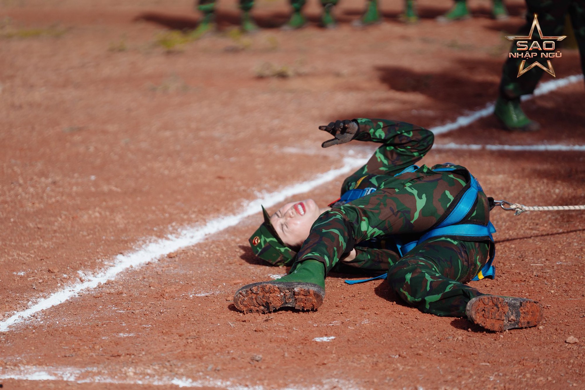 Siêu mẫu Minh Tú sốc vì bị đứt dây chằng chéo trước, rách sụn, dập xương- Ảnh 4.