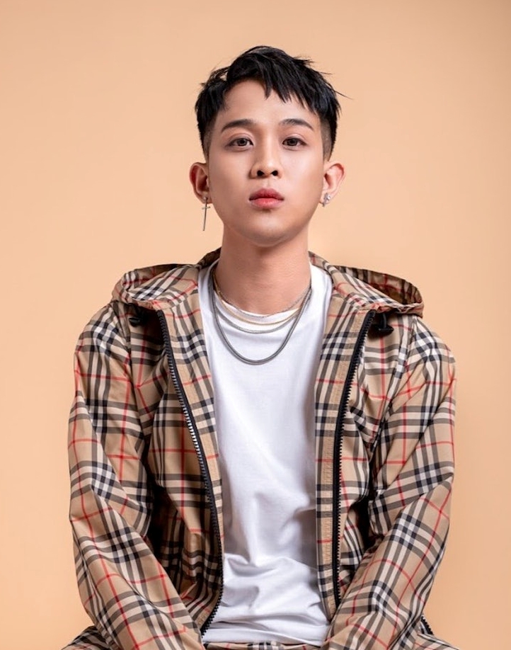 Đột kích quán bar bắt giữ 1 nam ca sĩ quen mặt trong showbiz- Ảnh 1.