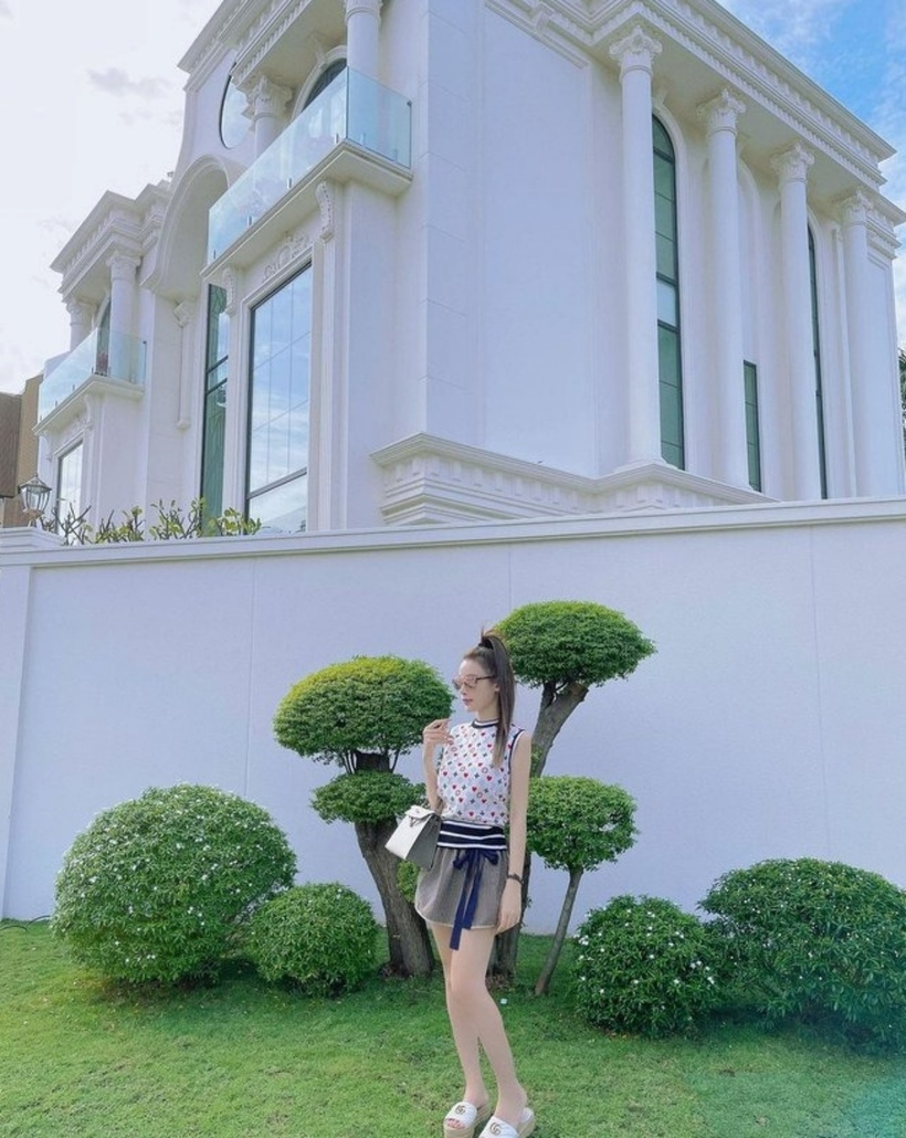 Mỹ nhân Việt U40 được chồng đại gia tặng biệt thự 100 tỷ ở TP.HCM, chuyển 24 tỷ tiêu vặt, chiều như em bé- Ảnh 8. Mỹ nhân Việt U40 được chồng đại gia tặng biệt thự 100 tỷ ở TP.HCM, chuyển 24 tỷ tiêu vặt, chiều như em bé- Ảnh 8.