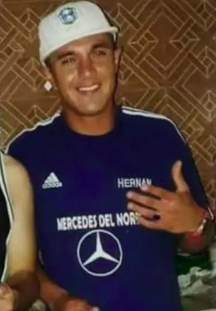 Chàng trai 22 tuổi gây sốc khi xuất hiện khỏe mạnh tại tang lễ của chính mình- Ảnh 2. Chàng trai 22 tuổi gây sốc khi xuất hiện khỏe mạnh tại tang lễ của chính mình- Ảnh 2.