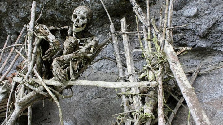 5 kiểu an táng kỳ lạ khiến nhiều người chỉ nghe đã thấy sợ- Ảnh 1.