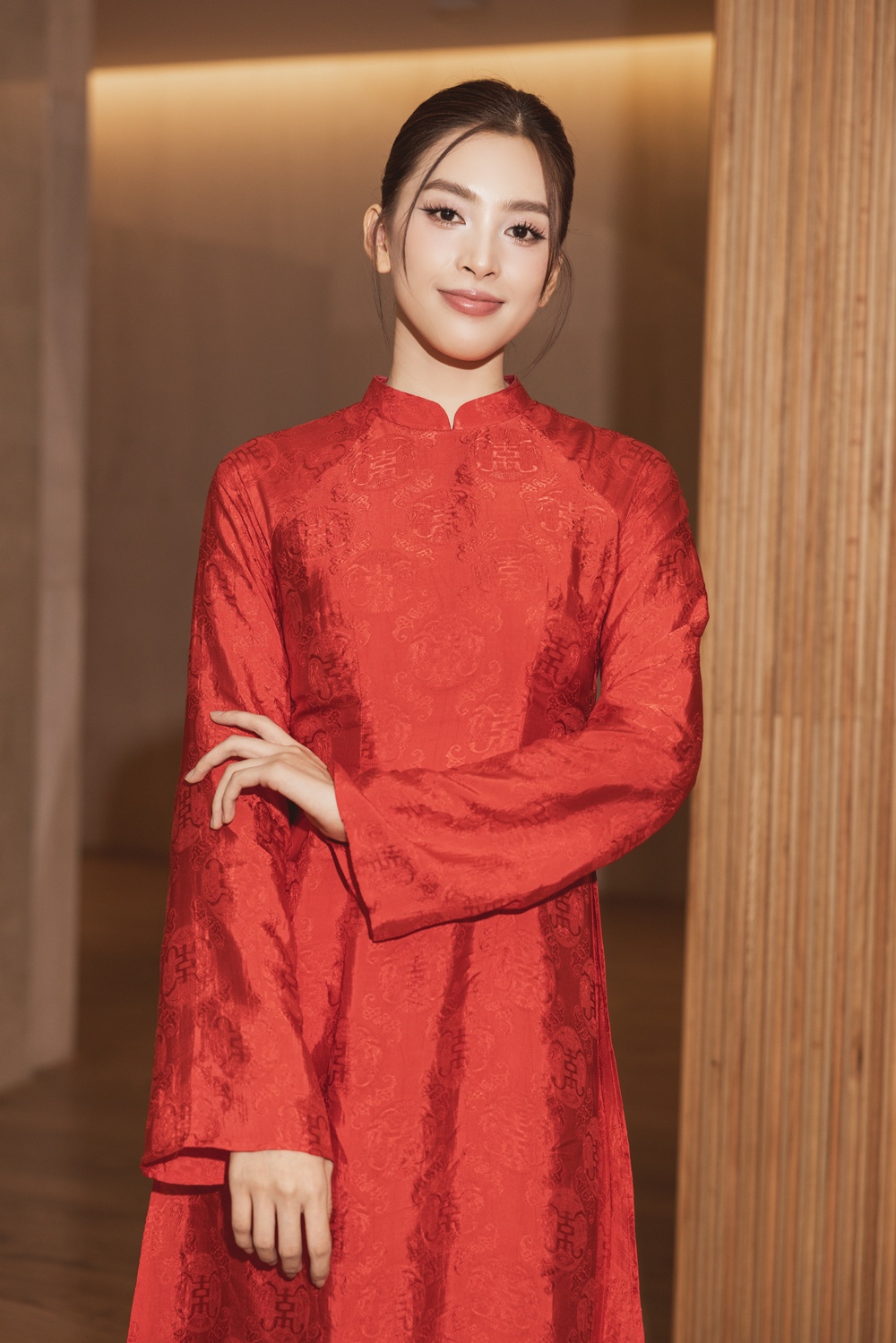 Tiểu Vy phản bác khi bị chê là “bình hoa di động”: Bình phải đẹp thì người ta mới cắm hoa- Ảnh 1. Tiểu Vy phản bác khi bị chê là “bình hoa di động”: Bình phải đẹp thì người ta mới cắm hoa- Ảnh 1.