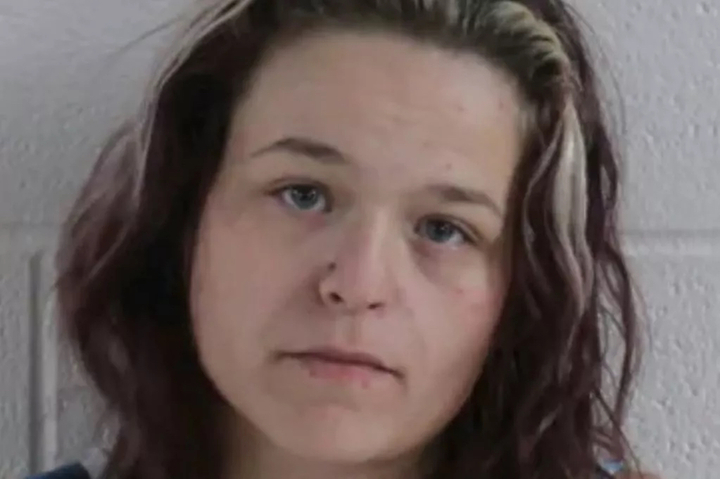 Người mẹ tàn độc trói tay con trai 6 tuổi để mặc chó pitbull cắn xé lĩnh án tù- Ảnh 2.