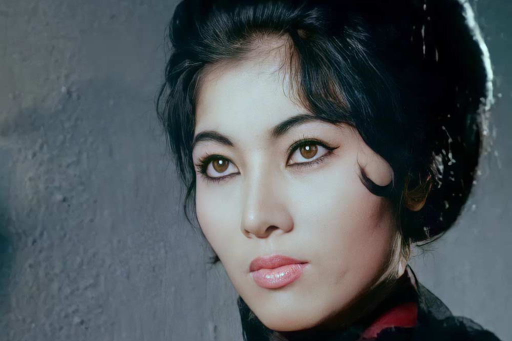 Phim debut của nữ diễn viên 19 tuổi gây tranh cãi vì cảnh nóng quá thật: Sau 10 năm, cô lên hàng đại minh tinh- Ảnh 2. Phim debut của nữ diễn viên 19 tuổi gây tranh cãi vì cảnh nóng quá thật: Sau 10 năm, cô lên hàng đại minh tinh- Ảnh 2.