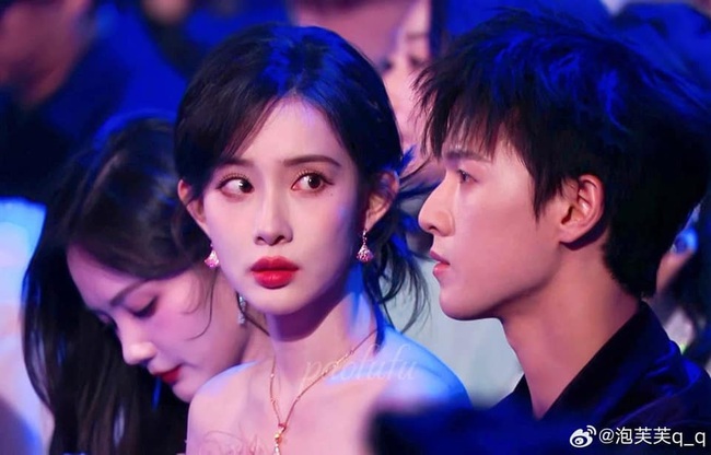 Tóm dính cặp đôi Hoa ngữ