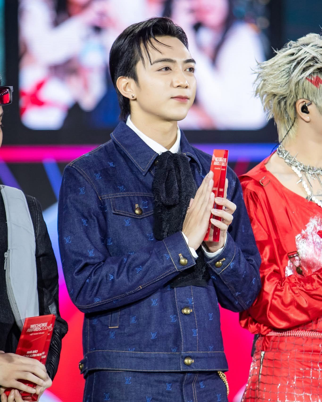 1-1736847696-515-width1365height1706 Cuộc chiến 'đốt tiền' của nhạc Việt - 1