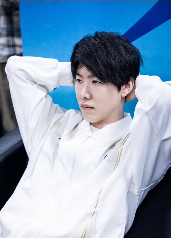 TheShy nhận mưa TheShy nhận mưa