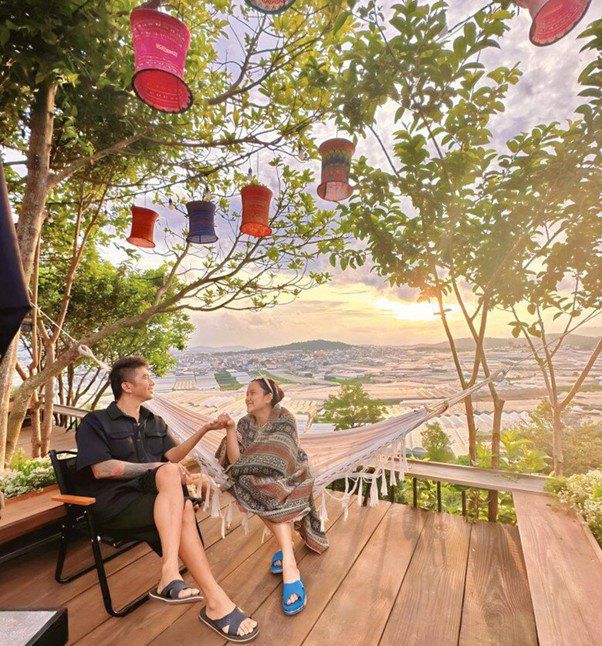 "Nhạc sĩ giàu nhất Việt Nam" khoe cơ ngơi 1.000m2 như cổ tích tại Đà Lạt 1 1737973306 984 width602height646