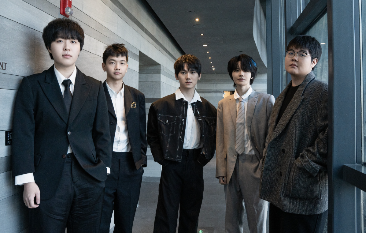 Thảm bại trước TES, Tarzan lập thành tích