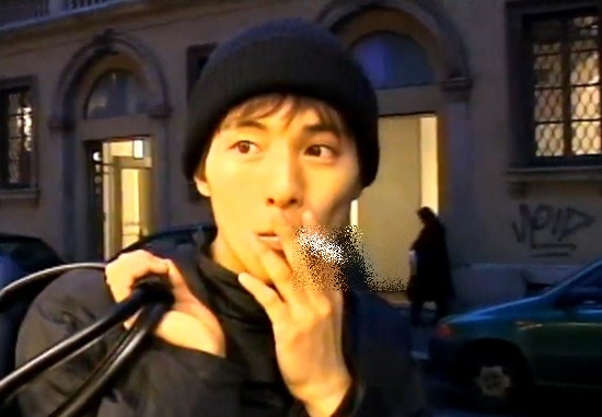 Won Bin làm 1 điều đặc biệt suốt 15 năm vì Kim Sae Ron, Kim Soo Hyun thấy có xấu hổ không?- Ảnh 2.