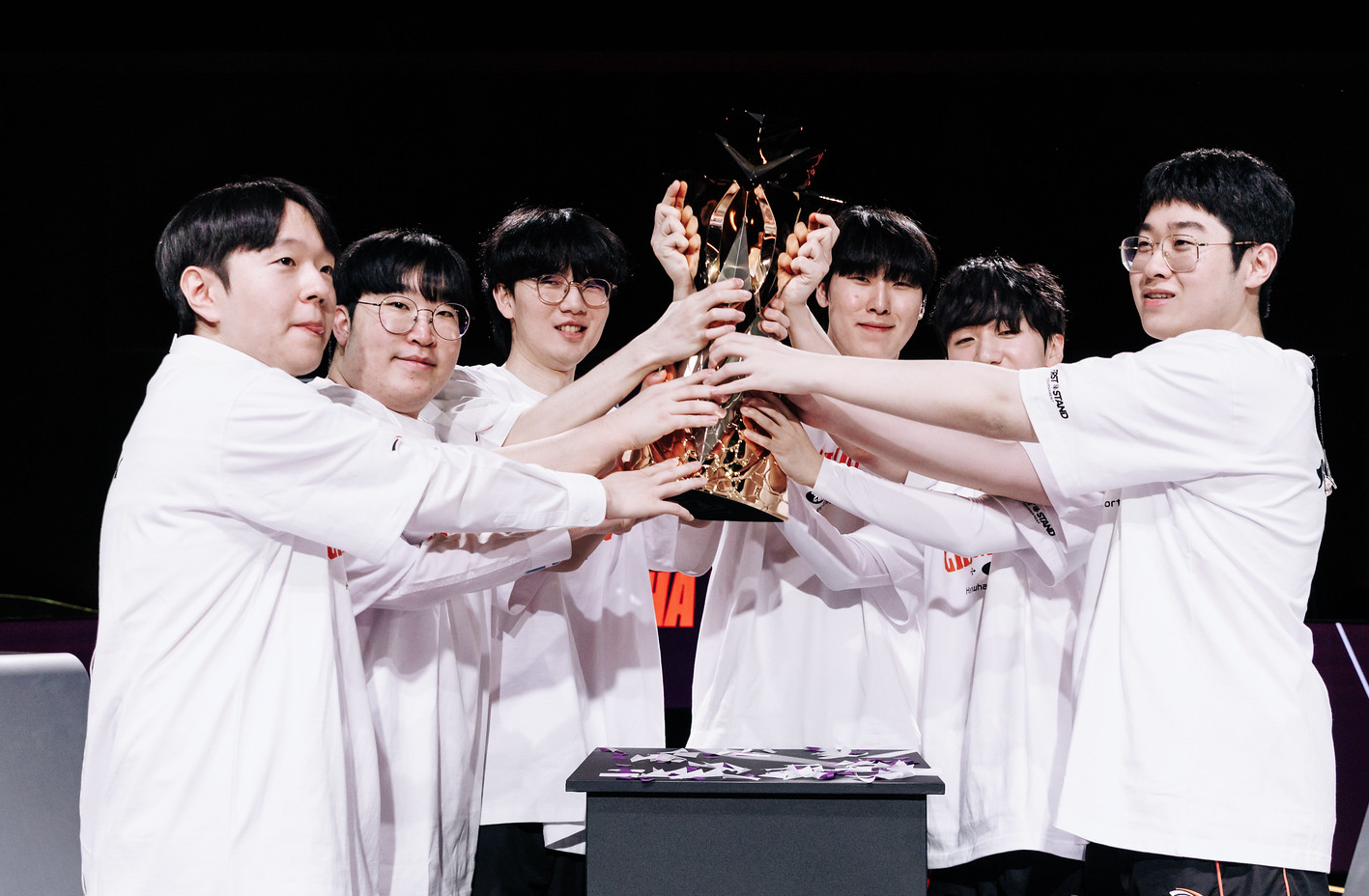 Viper nói một câu chí mạng sau khi nâng cup First Stand 2025 khiến fan LPL