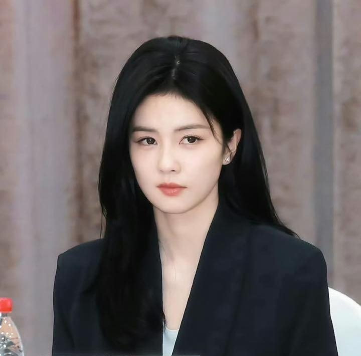 1-174468918119011152283-1744689284576-1744689284792653508327-1744693135105-1744693135304617133020 "Bạn gái công chức" đẹp nhất Trung Quốc hiện tại: Nhan sắc phong thần lên thẳng Hot Search 1 174468918119011152283 1744689284576 1744689284792653508327 1744693135105 1744693135304617133020