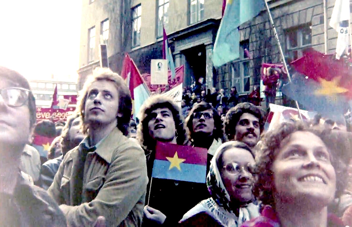 Những lát cắt đầy cảm xúc trong Victory Vietnam - Bộ phim tài liệu lịch sử quý hiếm về ngày thống nhất đất nước- Ảnh 1. Những lát cắt đầy cảm xúc trong Victory Vietnam - Bộ phim tài liệu lịch sử quý hiếm về ngày thống nhất đất nước- Ảnh 1.