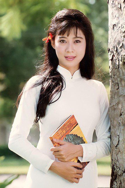 "Đệ nhất sắc đẹp" của màn ảnh Việt, cuộc sống tuổi 55 hiện ra sao? 1 1746321637 513 width432height648