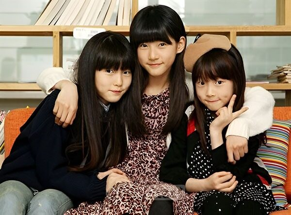 Sau cái chết của Kim Sae Ron, 2 cô em gái diễn viên đang ở đâu?- Ảnh 7. Sau cái chết của Kim Sae Ron, 2 cô em gái diễn viên đang ở đâu?- Ảnh 7.