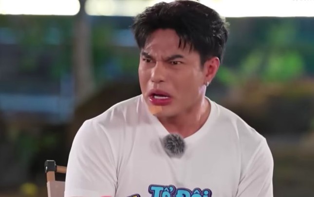 1-1746925316-214-width645height406 Lê Dương Bảo Lâm bị hải quan Mỹ giữ lại - 2