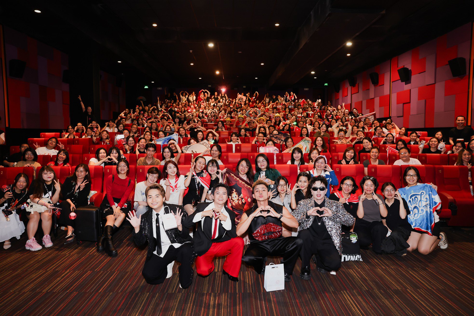 'Mưa lửa' về 33 nghệ sĩ hụt hơi - 2