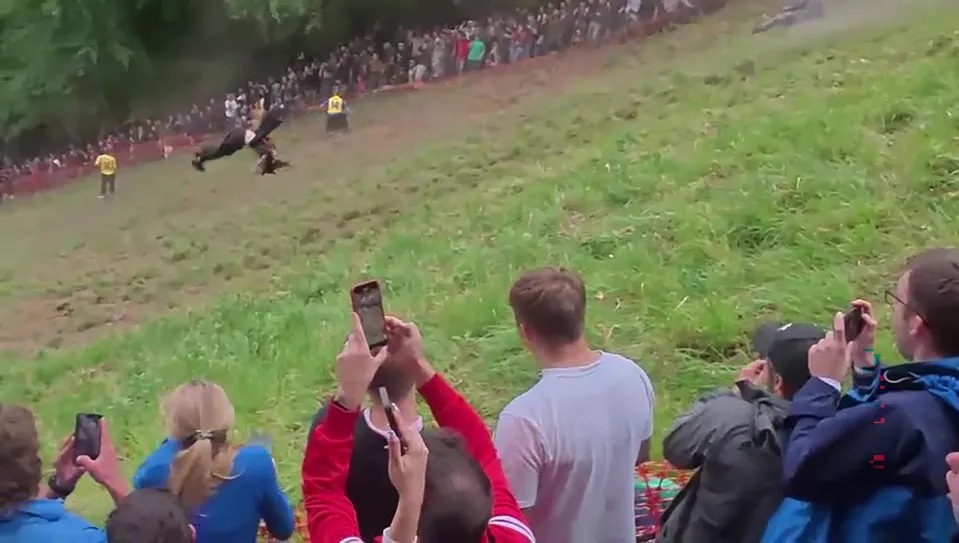 Cú ngã của Ty Loerzer Fitzjones thu hút hơn 100 triệu lượt xem chỉ trong vài ngày. (Ảnh: Dan Charity)