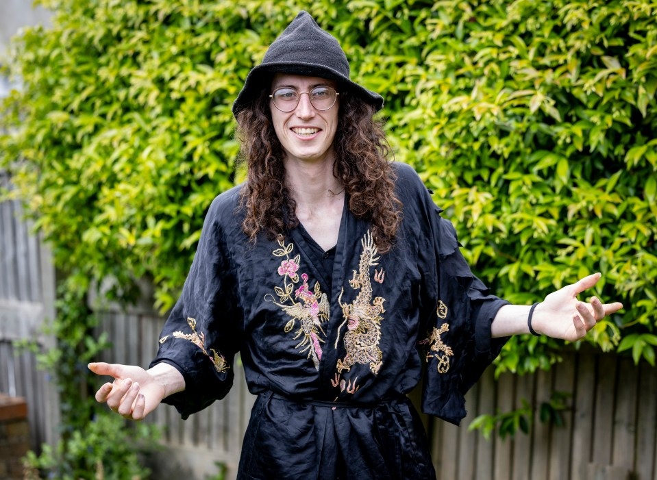 Ty Loerzer Fitzjones sống sót kỳ diệu sau cú ngã kinh hoàng. (Ảnh: Dan Charity)