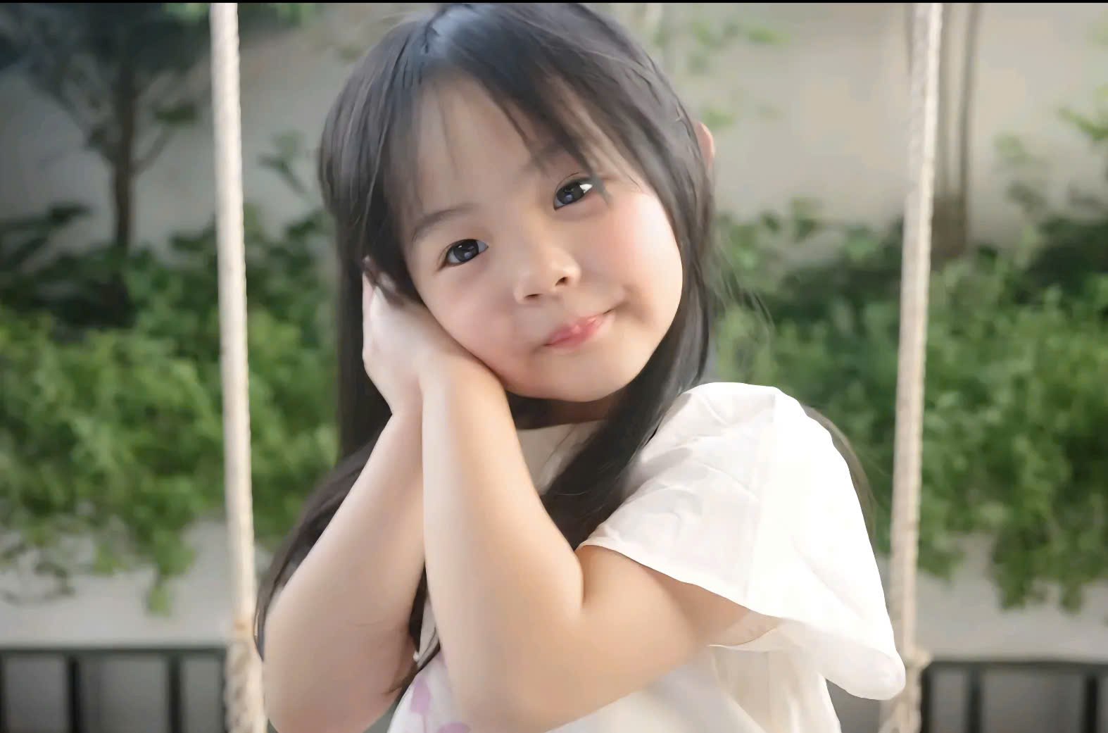 Hot mom Đàm Thu Trang khoe ảnh