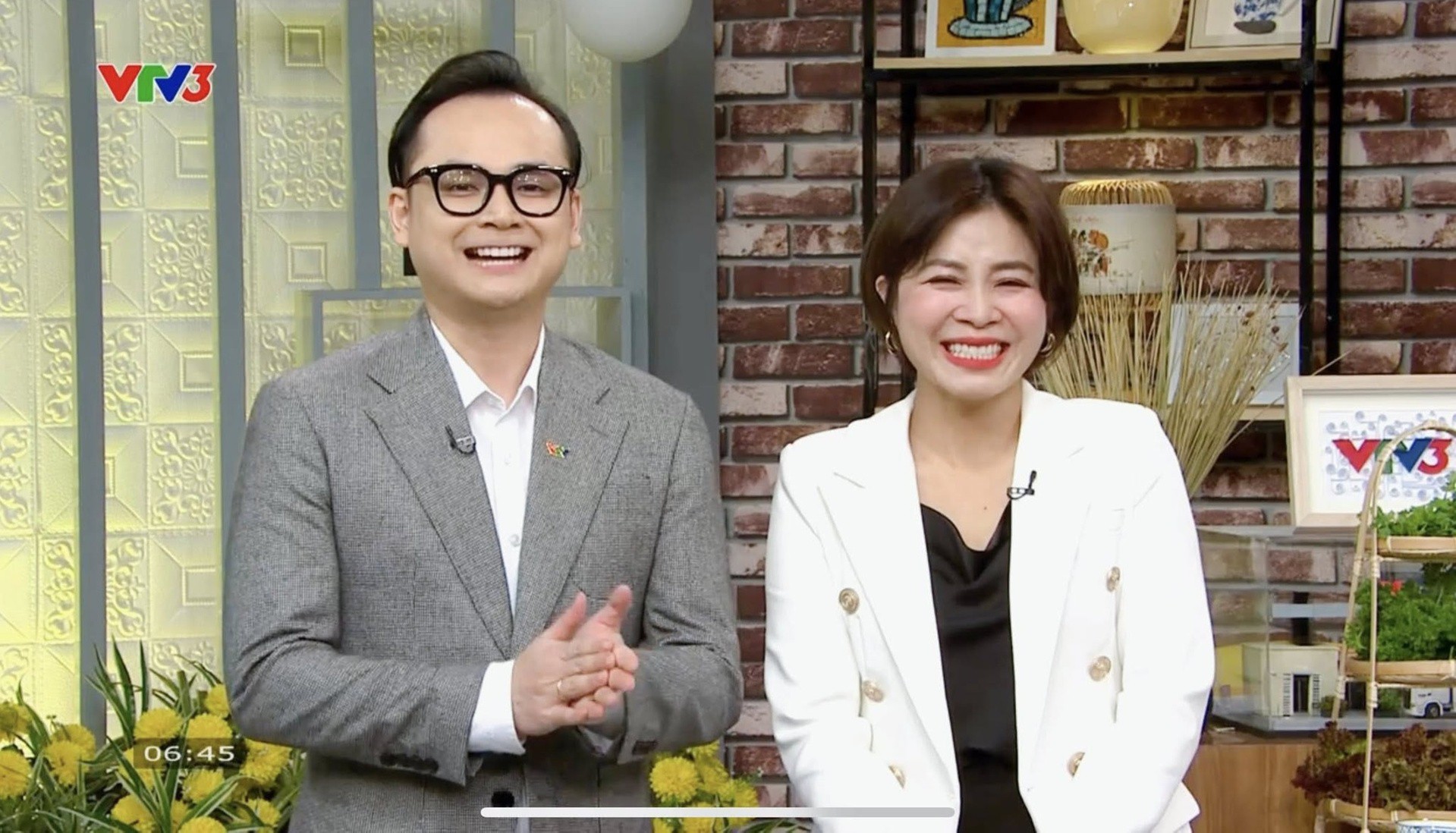 BTV Hoàng Linh quảng cáo sữa giả vẫn im lặng nhiều tháng gây bức xúc - 3