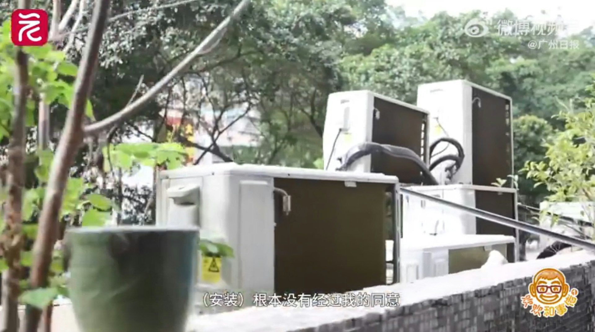 Người phụ nữ sốc khi trở về nhà: Ban công bị “bao vây” 12 cục nóng điều hòa - 1