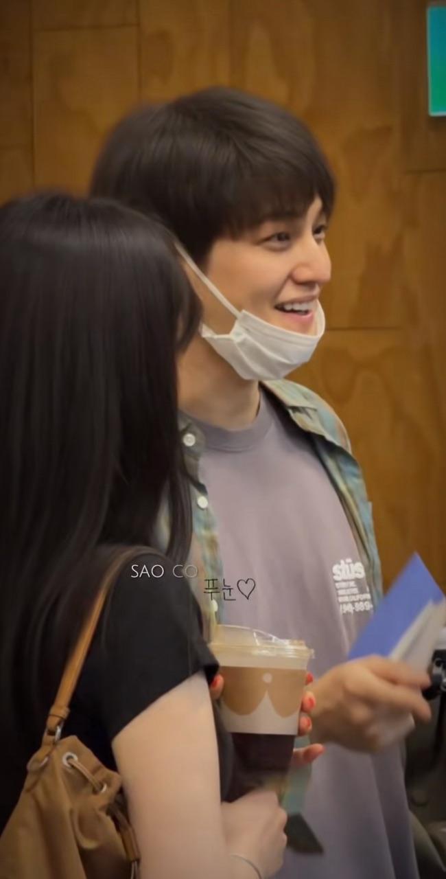 1 cặp đôi phim giả tình thật bí mật yêu nhau 5 năm: Nhà trai trẻ đẹp không đối thủ, nhà gái xinh như búp bê- Ảnh 2. 1 cặp đôi phim giả tình thật bí mật yêu nhau 5 năm: Nhà trai trẻ đẹp không đối thủ, nhà gái xinh như búp bê- Ảnh 2.