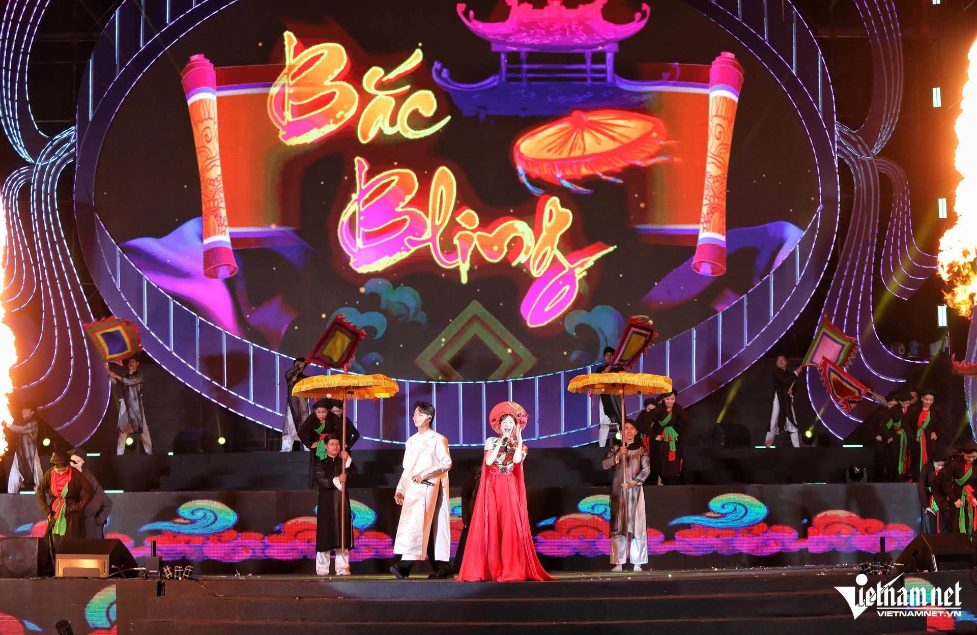 1-1751679870-935-width1920height1248 Hòa Minzy và Tuấn Cry biểu diễn 'Bắc Bling' với hơn 1.500 người - 6