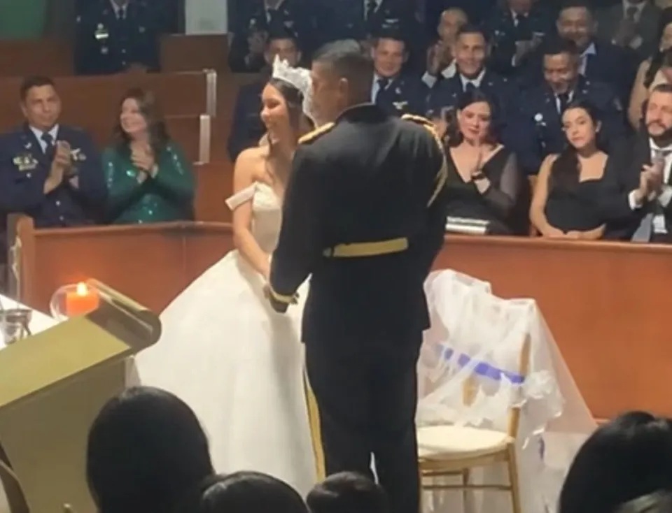 Cặp đôi này vừa mới kết hôn vào cuối tháng 6. (Ảnh: Jam Press) Cặp đôi này vừa mới kết hôn vào cuối tháng 6. (Ảnh: Jam Press)