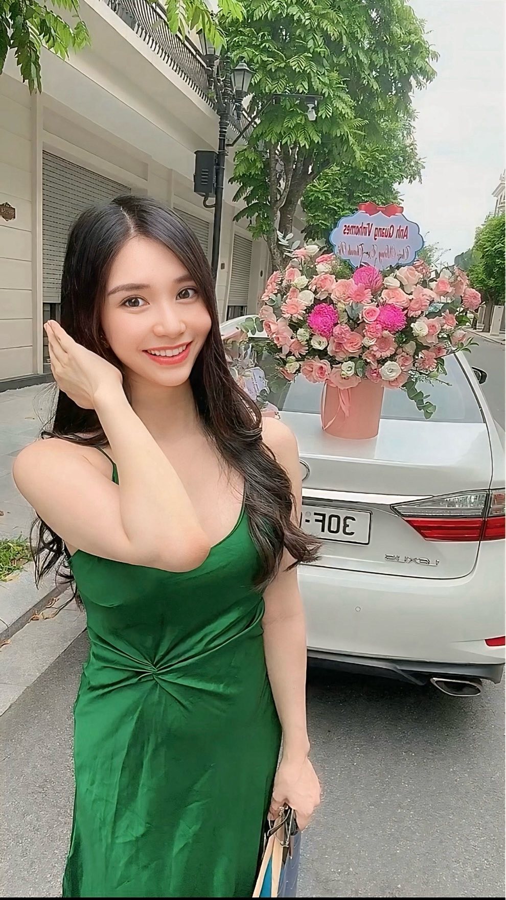 Tình cũ Quang Lê tậu khối tài sản tiền tỷ, gia nhập hội phú bà Vbiz- Ảnh 1. Tình cũ Quang Lê tậu khối tài sản tiền tỷ, gia nhập hội phú bà Vbiz- Ảnh 1.