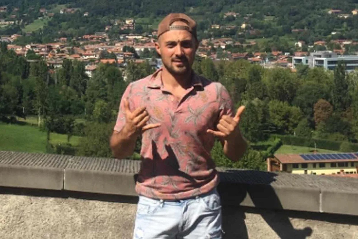 Hé lộ tình tiết đau lòng vụ người đàn ông bị hút vào động cơ máy bay tử vong- Ảnh 1. Hé lộ tình tiết đau lòng vụ người đàn ông bị hút vào động cơ máy bay tử vong- Ảnh 1.