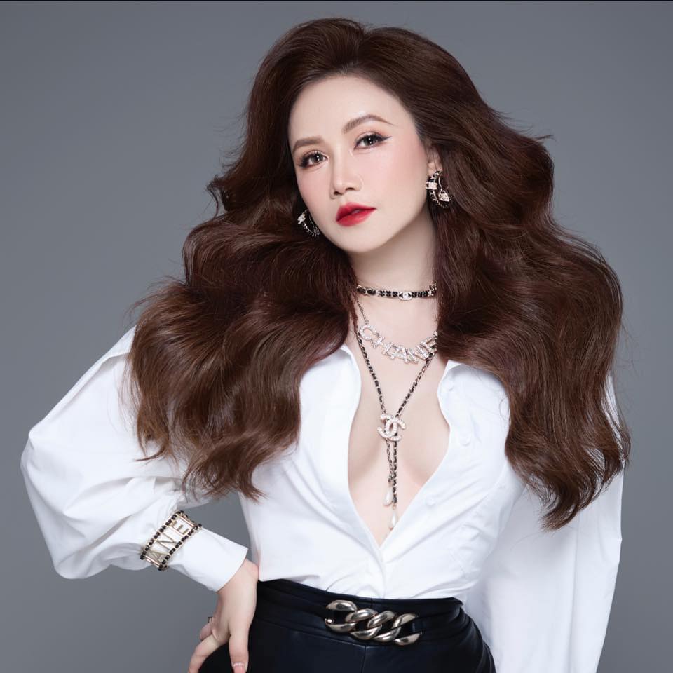 Nữ diễn viên Vbiz nói gì khi bị mỉa mai “4 đời chồng rồi còn đòi phát sáng sau ly hôn”- Ảnh 1. Nữ diễn viên Vbiz nói gì khi bị mỉa mai “4 đời chồng rồi còn đòi phát sáng sau ly hôn”- Ảnh 1.