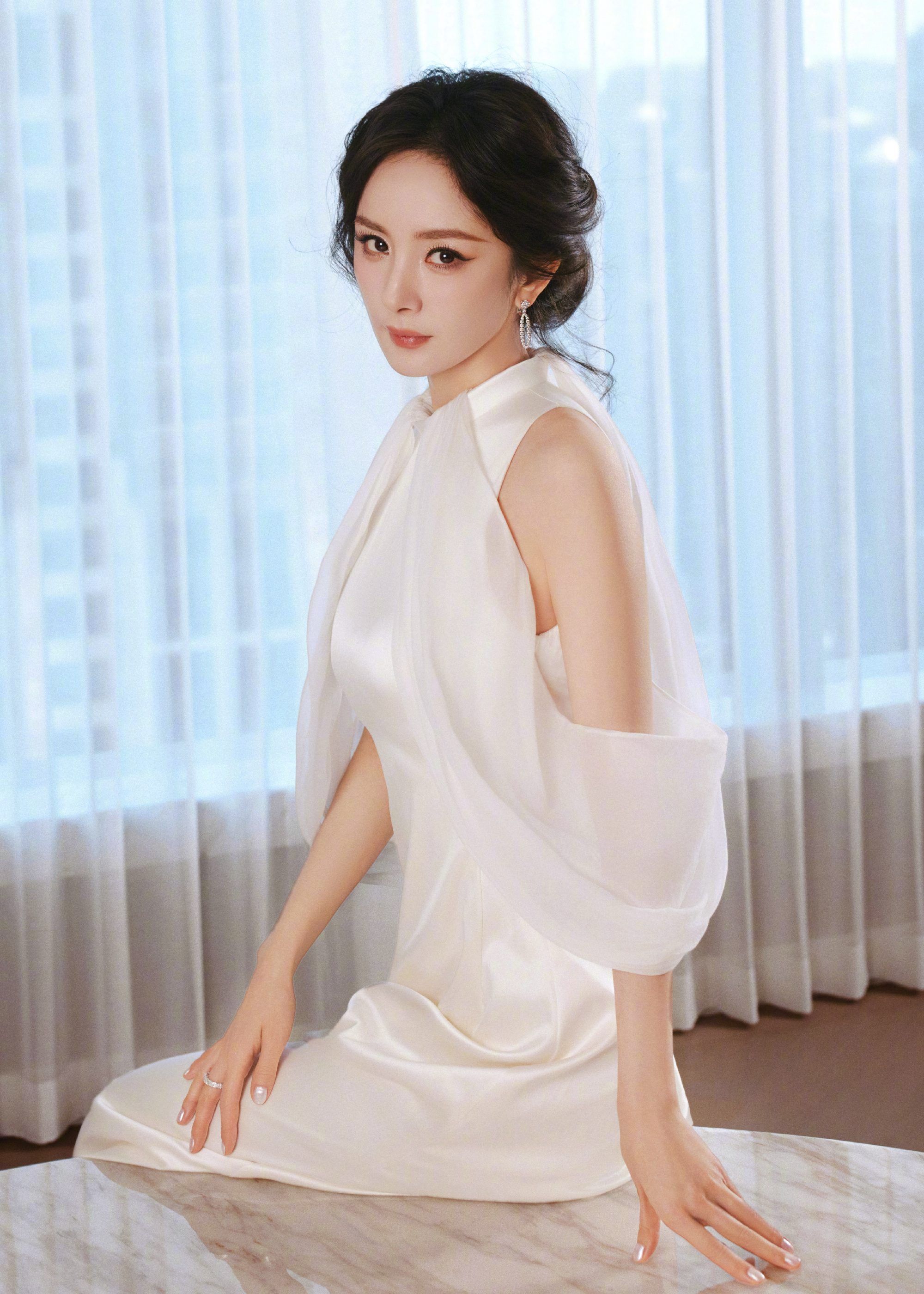 Từ cái tát ê chề đến đế chế 18.000 tỷ: Cú lội ngược dòng ngoạn mục của sao nữ đình đám- Ảnh 1. Từ cái tát ê chề đến đế chế 18.000 tỷ: Cú lội ngược dòng ngoạn mục của sao nữ đình đám- Ảnh 1.