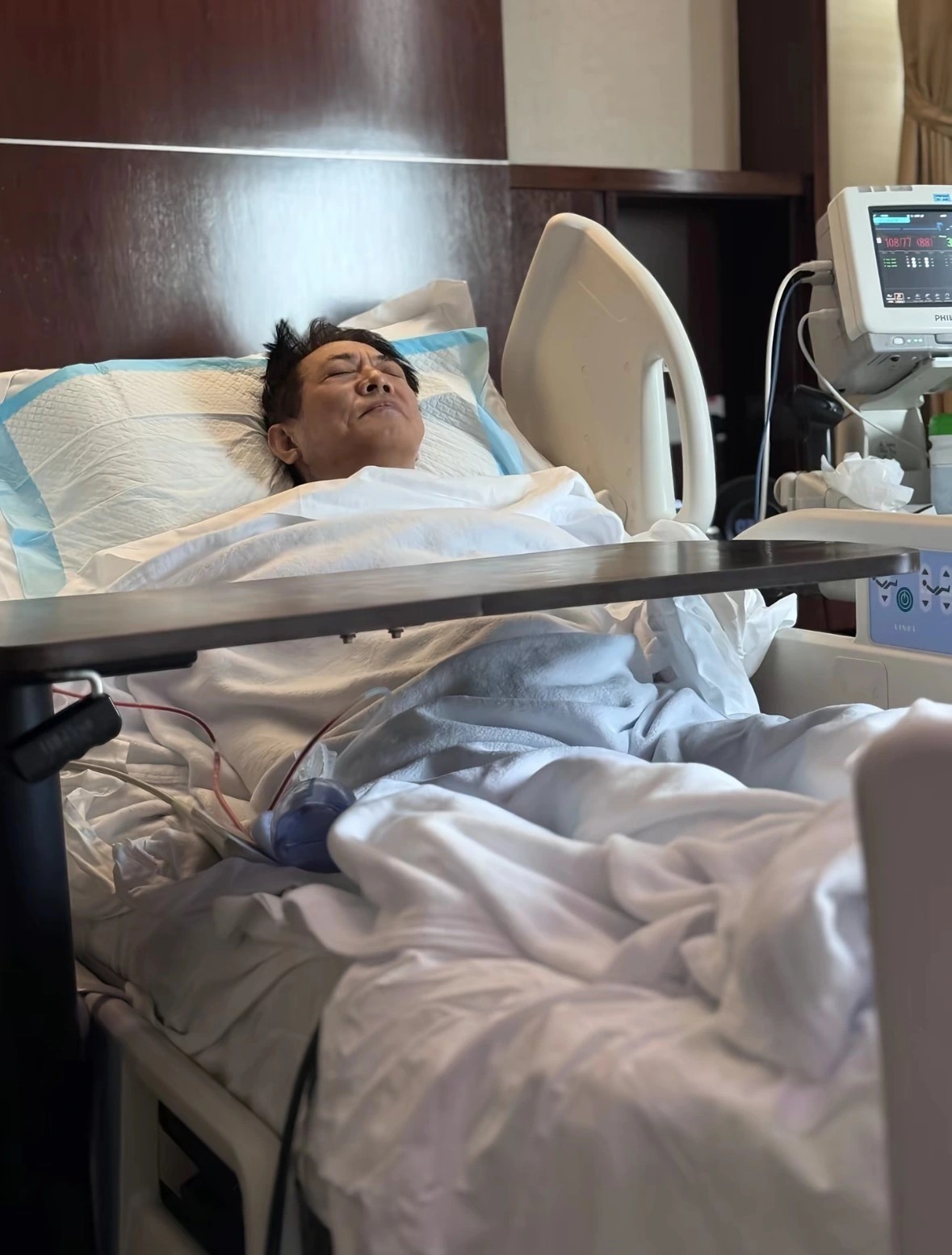 1-1756093757166852155204-1756121203173-17561212034541385761817 "Quả đắng" của Lý Liên Kiệt tuổi xế chiều: Nhập viện cấp cứu nhưng lại bị mỉa mai vì quá khứ "bạc tình, bạc nghĩa" 1 1756093757166852155204 1756121203173 17561212034541385761817