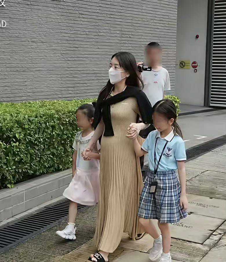 Vợ thiên vương đình đám bị coi như “máy đẻ”, sống tằn tiện vì chồng keo kiệt- Ảnh 1.