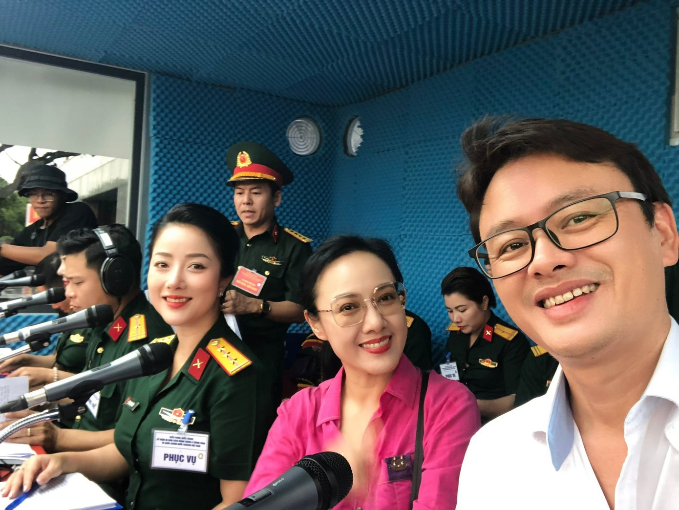 Chân dung 13 người trong tổ thuyết minh Lễ diễu binh, diễu hành A80- Ảnh 2.