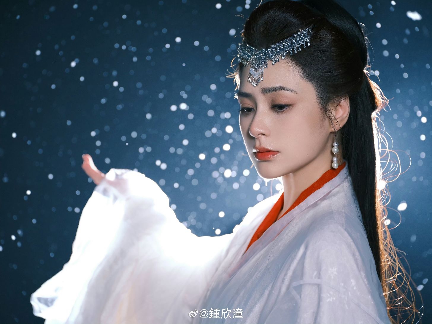 10 mỹ nhân bạch y đẹp nhất Trung Quốc: Lưu Diệc Phi chỉ xếp thứ 2, hạng 1 đúng chuẩn phong hoa tuyệt đại- Ảnh 29. 10 mỹ nhân bạch y đẹp nhất Trung Quốc: Lưu Diệc Phi chỉ xếp thứ 2, hạng 1 đúng chuẩn phong hoa tuyệt đại- Ảnh 29.