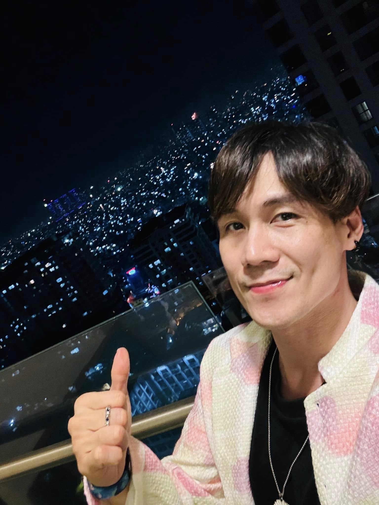 Nam ca sĩ Vbiz là đại gia ngầm, tuổi 44 trẻ trung như đôi mươi, sống một mình trong căn nhà 200 tỷ- Ảnh 6.