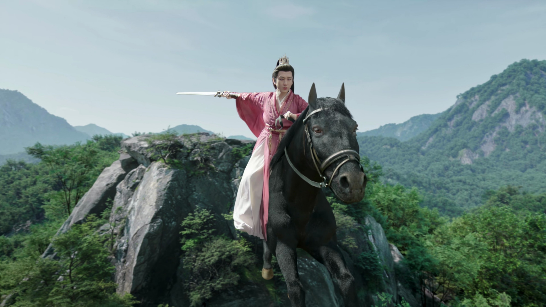 Chưa thấy phim cổ trang nào mà sạn cả rổ thế này: Nam chính đi dép Crocs mới chán, bảo sao bị chê lên bờ xuống ruộng- Ảnh 3.