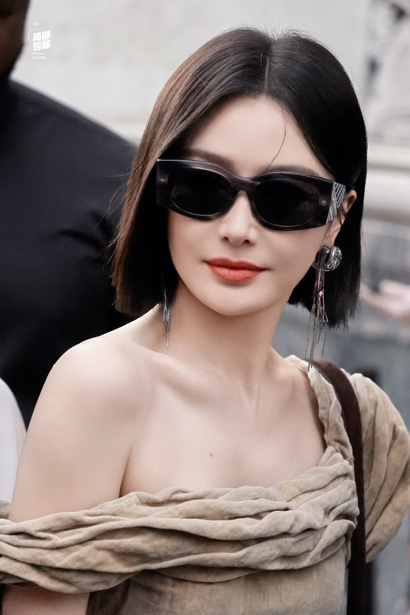 Cả phố náo loạn khi mỹ nhân này vừa bước xuống xe: Người đâu mà đẹp thế không biết, sang đến từng hơi thở- Ảnh 5.