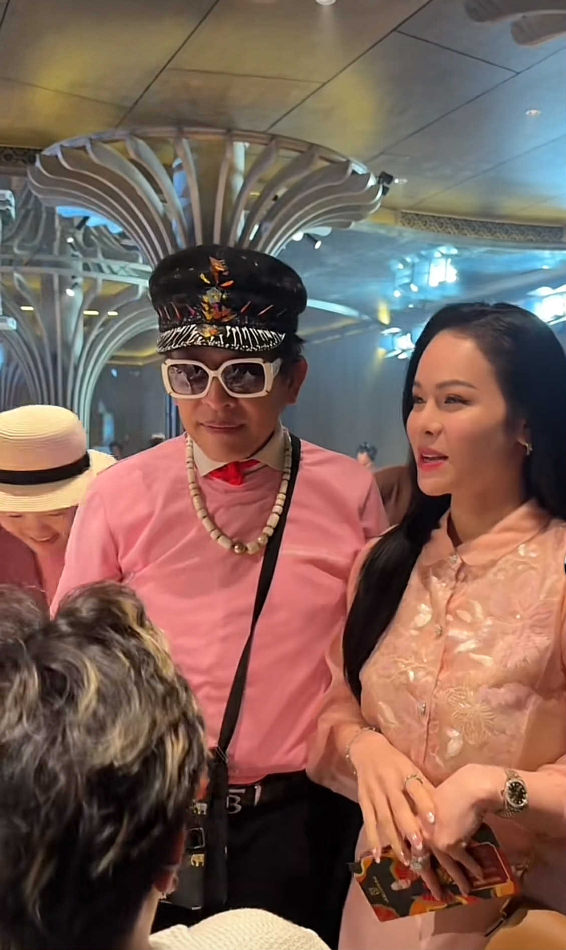 MC Thanh Bạch và những lần dự đám cưới với trang phục lấn át cả cô dâu- Ảnh 2.