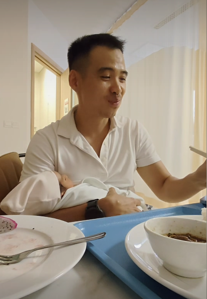 Vợ chồng Hoa hậu H'Hen Niê thức trắng đêm trông con, chắt chiu từng giọt sữa non cho con bú- Ảnh 4.